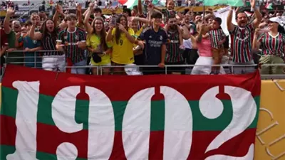 مشجعة برازيلية عمرها 99 عامًا تخطف الأضواء في مونديال الأندية (فيديو)