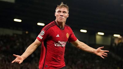 تقارير: راسموس هويلوند يرغب في البقاء مع مانشستر يونايتد