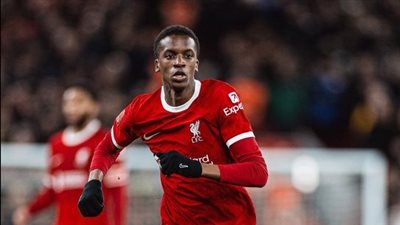 في عيد ميلاده.. ليفربول يحصن محطم الأرقام القياسية بعقد جديد