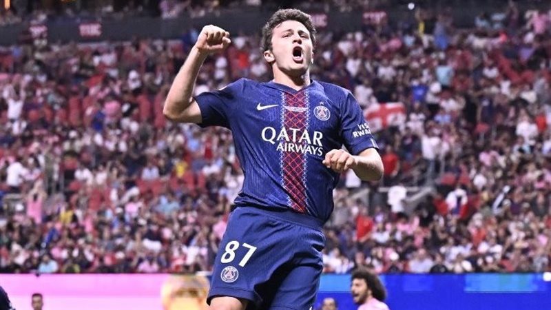 جواو نيفيز لاعب باريس