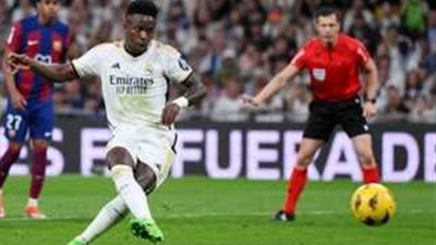 أزمة بين فينيسيوس جونيور وريال مدريد.. خلافات مالية تُهدد استمراره في الملكي