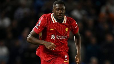 مدافع ليفربول يرفض ملايين السعودية ويتمسك بحلم ريال مدريد