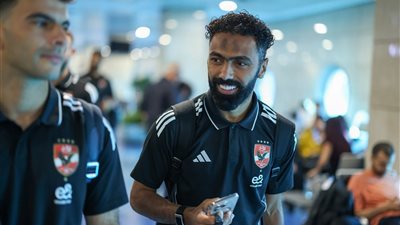 بدون وسام أبو على بعثة الأهلي تغادر مطار القاهرة إستعدادّا لمعسكر تونس