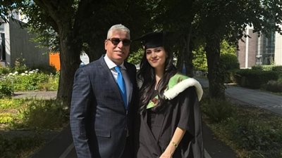 وائل جمعة يحتفل بتخرج ابنته من جامعة ليفربول.. صور
