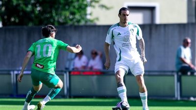 بهدف روجر إيبانيز.. الأهلي السعودي يتقدم على تيرول النمساوي في الشوط الأول