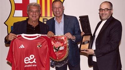 الخطيب يجتمع مع رئيس برشلونة حول مشروع استاد النادي الأهلي (تفاصيل)