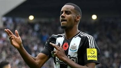 قرار مفاجئ.. كيف رد ليفربول على رفض نيوكاسل أول عرض لضم إيزاك؟