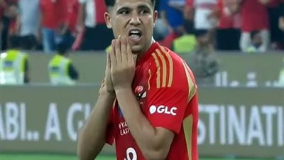 صحيفة مغربية تعلن انتقال نجم الأهلى لصفوف الجيش الملكي على سبيل الإعارة 