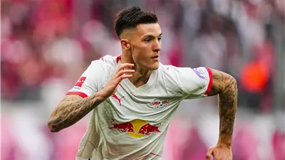 تمهيدًا للإعلان الرسمي.. سيسكو يوقع على عقده مع مانشستر يونايتد