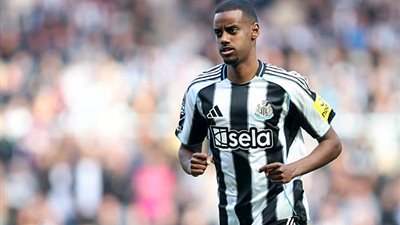 قرار نهائي.. نيوكاسل يبلغ ليفربول بموقفه من رحيل إيزاك