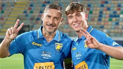 بسبب مقارنته بوالده.. نجل فرانشيسكو توتي يعلن اعتزاله كرة القدم في عمر الـ19