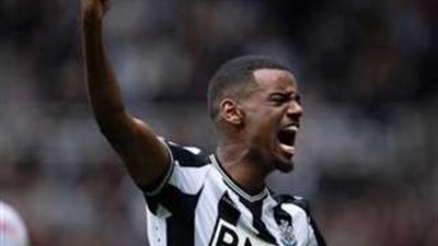 ألكسندر إيزاك يتمسك بالرحيل ويصعّد تمرده ضد نيوكاسل يونايتد