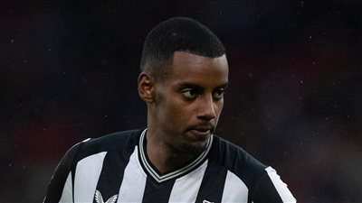 إيزاك يواصل التمرد على نيوكاسل قبل أولى مباريات البريميرليج.. وهذا ما ينتظره