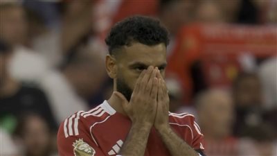 مشهد نادر.. مدافع بورنموث يُخرج محمد صلاح عن هدوئه (صورة)