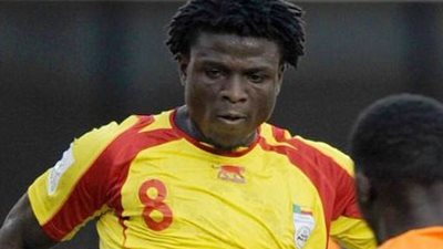 وفاة نجم الزمالك السابق رازاق أوموتويوسي عن عمر 38 عامًا