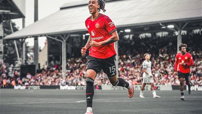 مانشستر يونايتد يواصل نزيف النقاط ويتعادل مع فولهام 1/1 في الدوري الإنجليزي 