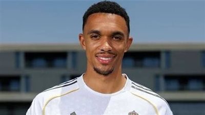 صديق الأمس منافس اليوم.. دوري أبطال أوروبا يعيد أرنولد إلى ملعب ليفربول