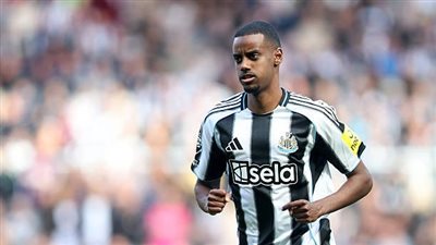 إيزاك يقترب من ليفربول بعد اجتياز المرحلة الأولي من الكشف الطبي