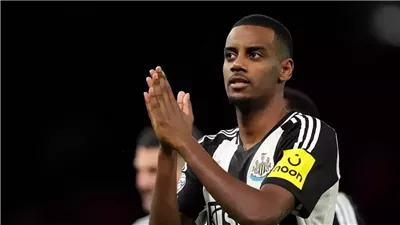 إيزاك: طموحي مع ليفربول الفوز بكل شيء وسعيد باللعب بجوار صلاح