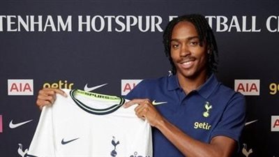 لأنه مسلم.. سبينس يقترب من دخول التاريخ مع منتخب إنجلترا