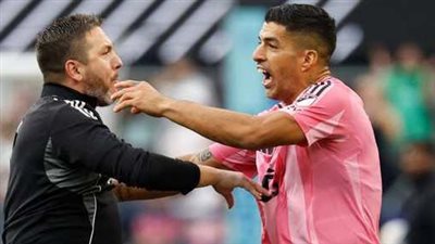 إيقاف لويس سواريز 6 مباريات بعد واقعة البصق في نهائي كأس الرابطتين