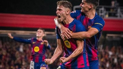 برشلونة يواصل مطاردة الريال باكتساح فالنسيا بسداسية نظيفة بالدوري الإسباني