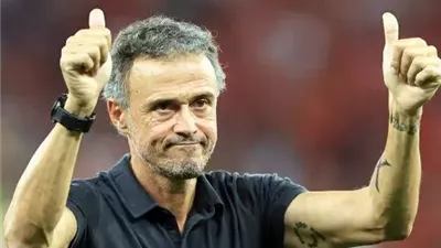 إنريكي يكشف سر متابعة مباريات باريس سان جيرمان من المقصورة