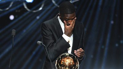 ديمبيلي بعد تتويجه بالكرة الذهبية: لويس إنريكي بمثابة والدي.. وميسي دعمني كثيرا