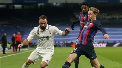 ألونسو بدون ظهير أيمن.. كارفخال يورط ريال مدريد قبل الكلاسيكو