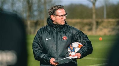 توماس توماسبيرج يصدم الأهلي ويوقع عقود تدريب فريق بولندي 