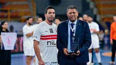 تقديرا لمسيرته.. اتحاد كرة اليد يكرم أحمد الأحمر في مباراة برشلونة