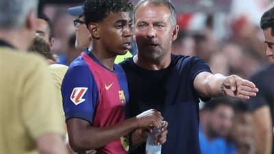 فليك: مواجهة باريس سان جيرمان تحدٍ خاص.. ولامين يامال يحتاج للعمل أكثر