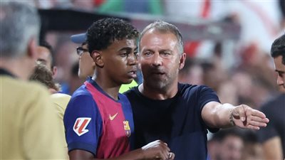 فليك يكشف موقف لامين يامال من مباراة ريال سوسيداد.. وبديل خوان جارسيا