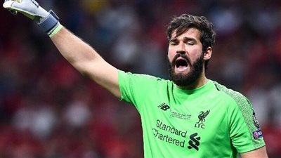 المصائب لا تأتي فرادى.. أليسون يصدم ليفربول بغياب طويل.. وهذا موعد عودته
