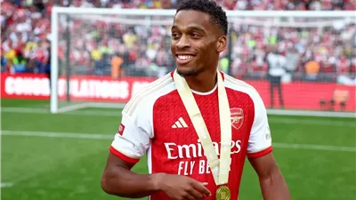 أرسنال يرغب في تجديد عقد مدافعه الهولندي يورين تيمبر