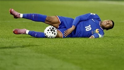 إصابة كيليان مبابي قبل الكلاسيكو تثير القلق في ريال مدريد