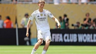 تقارير تكشف عن موقف دين هويسن من اللعب أمام برشلونة