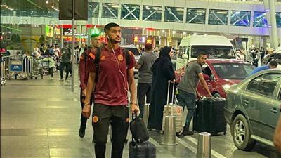 بعثة نهضة بركان تصل القاهرة استعدادا لمواجهة بيراميدز في السوبر الإفريقي