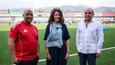 قبل موقعة إيجل نوار.. سفيرة مصر تساند بعثة الأهلي في بوروندي