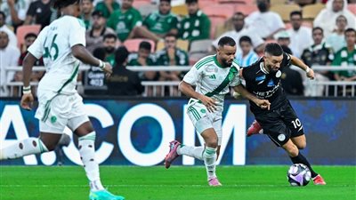 بنيران صديقة.. الأهلي يتعادل مجددًا في الدوري السعودي أمام 10 لاعبين للشباب