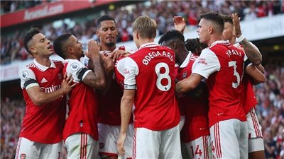 أرسنال يفوز على فولهام ويتصدر الدوري الإنجليزي.. فيديو