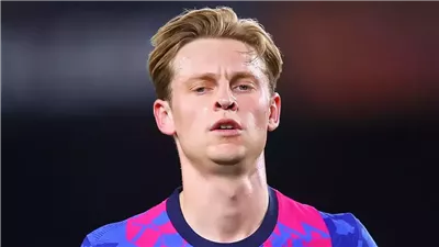 صدمة في برشلونة قبل الكلاسيكو.. إصابة دي يونج بالبرد