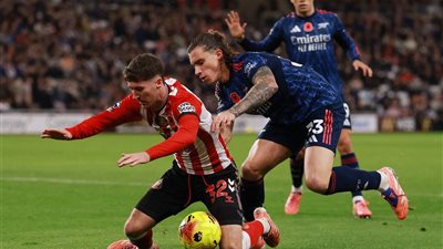 آرسنال يتعثر ويتعادل مع سندرلاند 2-2 في الدوري الإنجليزي
