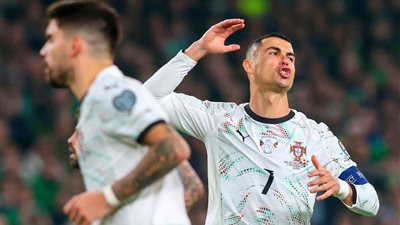 مدرب البرتغال يوضح سبب اعتداء رونالدو على لاعب أيرلندا ويصف طرده بـ