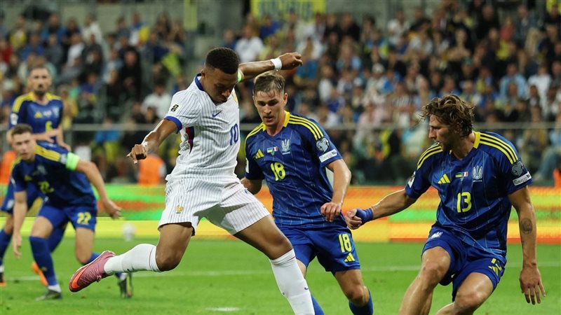 فرنسا ضد أوكرانيا