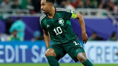 سالم الدوسري يحتفل بالمشاركة رقم 100 مع منتخب السعودية قبل مواجهة الجزائر الودية