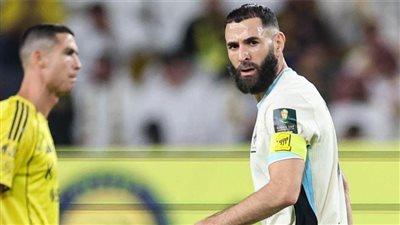 بنزيما يقترب من تحديد مصيره.. والاتحاد يخشى رحيله مجانًا في 2026