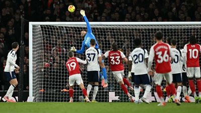 آرسنال يكتسح توتنهام برباعية بديربي شمال لندن ويؤكد صدارته للدوري الإنجليزي 