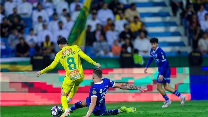 الهلال ضد الخليج