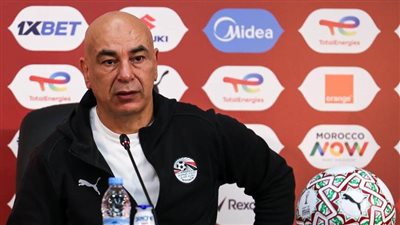 كاف يشيد بـ حسام حسن قبل موقعة مصر والسنغال في نصف نهائي أمم إفريقيا
